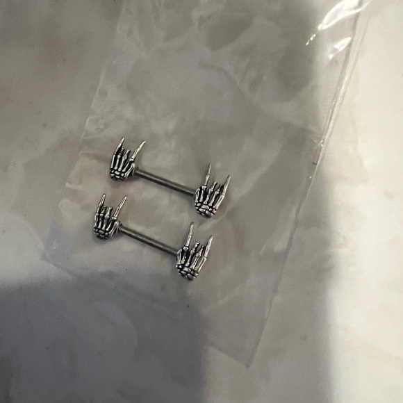 Skeleton hands nipple rings - Picture 1 of 3